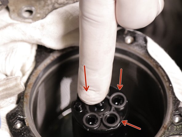 Replacer le nouveau joint sur le support central du boitier