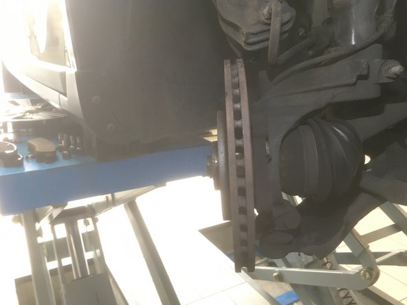 NE SURTOUT PAS LAISSER PENDRE L ÉTRIER PAR LE FLEXIBLE