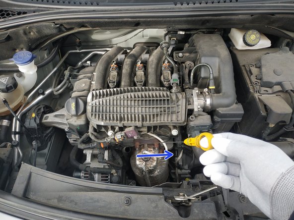 couper le moteur, attendre quelques minutes et contrôler une dernière fois le niveau d'huile