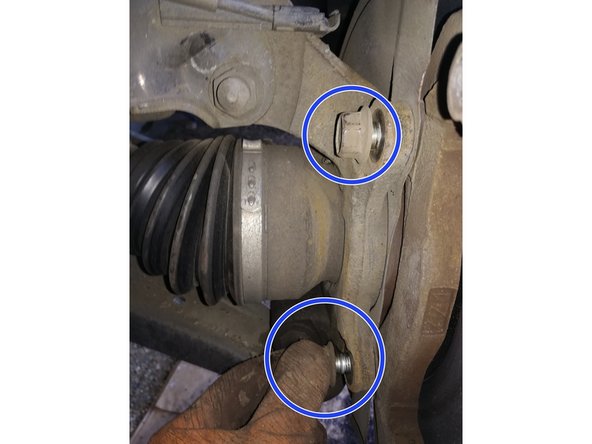 Dépose des 2 vis en douille de 10