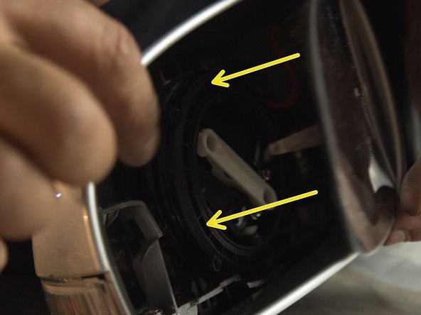 Replacer le miroir en respectant son guide