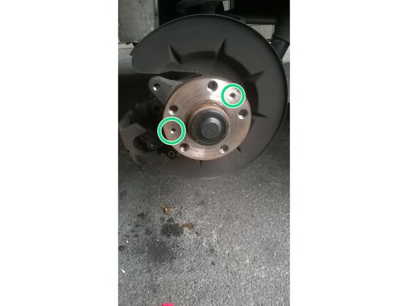 Déposer le disque en retirant les deux de maintien (clé torx T30)