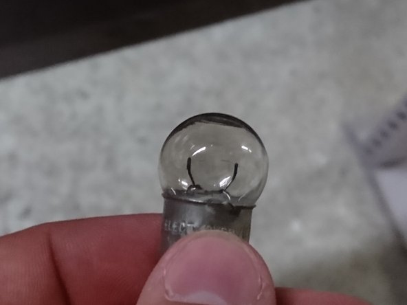 Remplacer l'ampoule déféctueuse