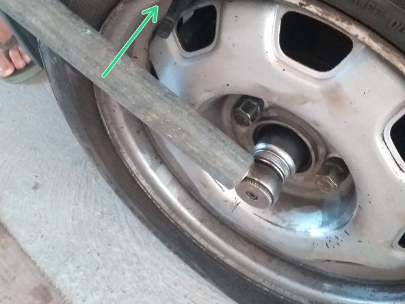 
Tighten the universal joint nut
