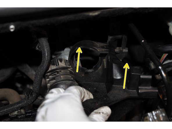 
Remove the diesel filter support
