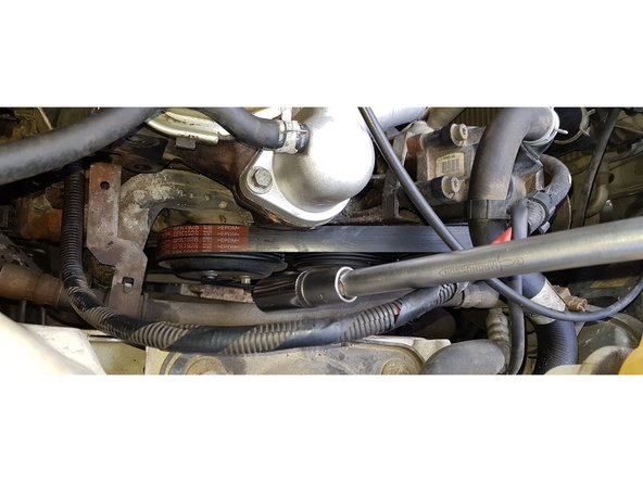 Je n'avais pas suffisamment de force pour les dévisser j'ai donc fait un bras de levier maison en mettant ma clé de 8mm dans une douille longue de 17mm, elle-même mise dans une rallonge.