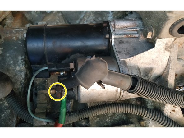 remettre en place les 2 fils + et resserrer l'écrou à l'aide de la clé de 13mm (il y a une rondelle à remettre avant de visser l'écrou)