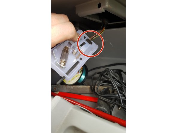 Vous pouvez maintenant remettre le connectique et vérifier le bon fonctionnement de l'ampoule.