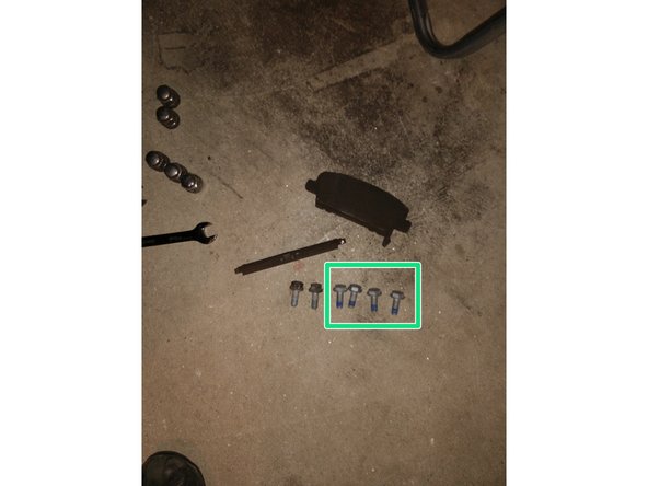 Mettre les vis neuves fournies avec les plaquettes