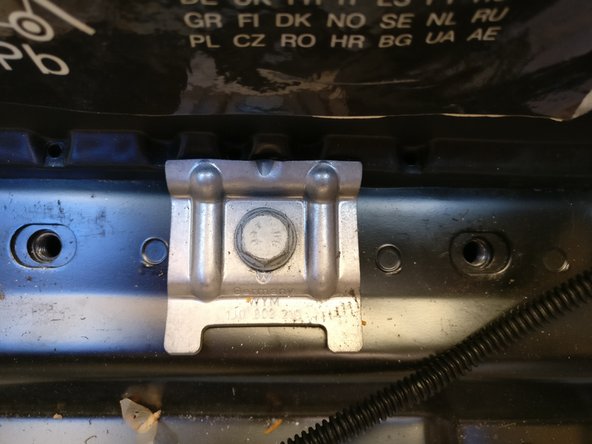 Sortir la batterie et mettre la neuve en lieu et place