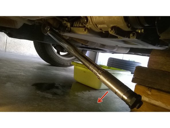 Serrer le bouchon à la clé dynanométrique à 3 daNm.