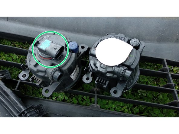 
Compare the old and new fog lights to verify part match. Check part number and fixings.
