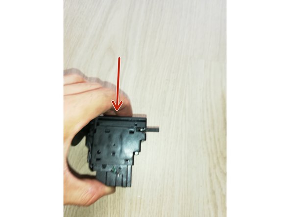 
Make sure you have placed all the pieces inside correctly, otherwise the lid will not close.
