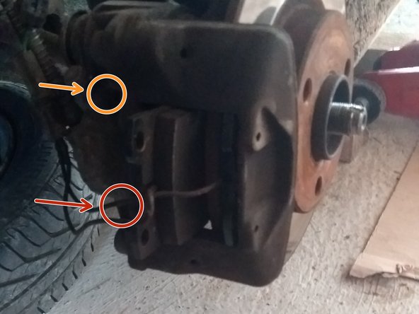 
Reposition the landing gear leg in its location and the universal joint in the hub in accordance with Etape 5 and tighten the 2 nuts
