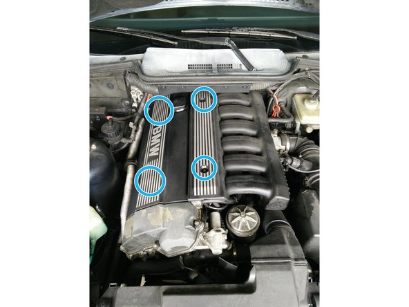 Retirer les caches écrous