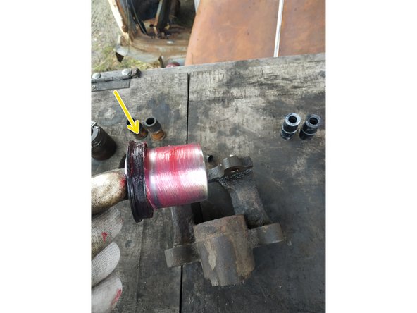 monter le soufflet sur le piston et graisser le tout