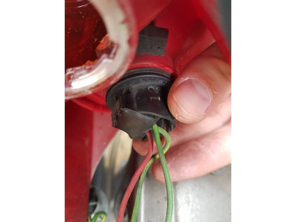 
Unscrew the black socket 1/4 turn
