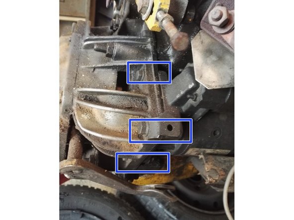 Dévisser les 3 vis de fixation du démarreur et l'extraire