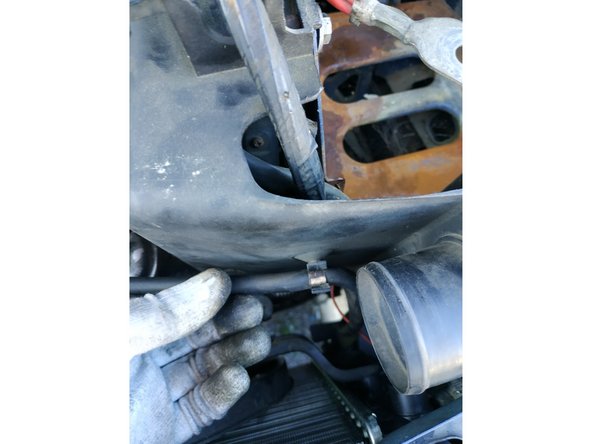 remettre la durite du canister en place