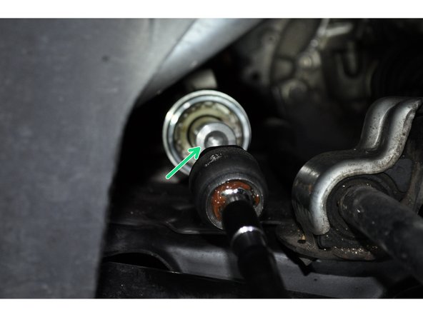 Mettre en place et visser la rotule à la main