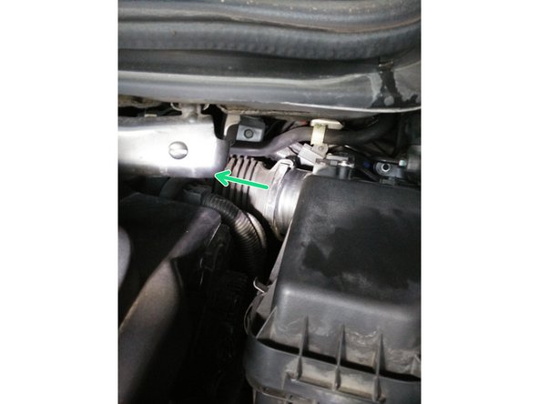 Pour l'entrée utiliser un tournevis plat pour déconnecté la conduite