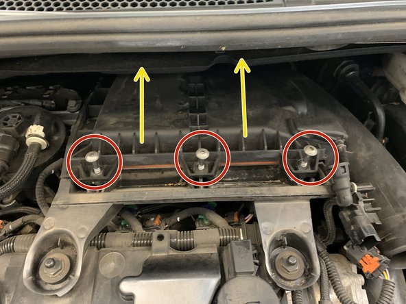 Ouvrir la boite à air en dévissant les 3 vis de Torx T25