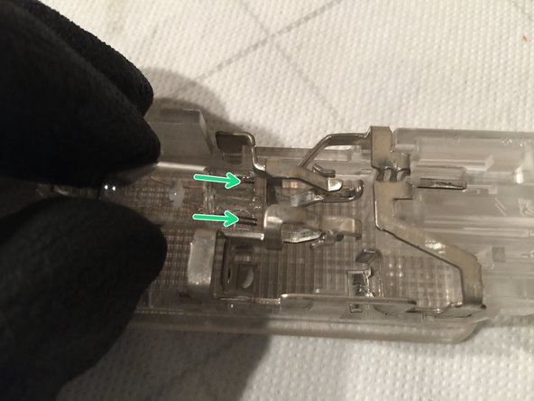 
Insert the bulb base and push gently to secure it in its holder.
