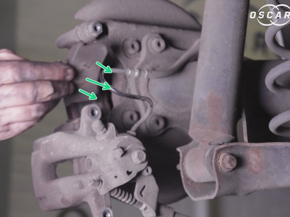 Retirer les deux plaquettes de frein