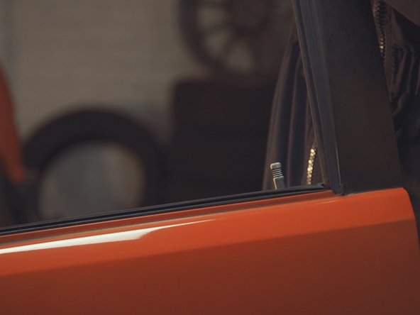 
Fit the seal and insert it into the door
