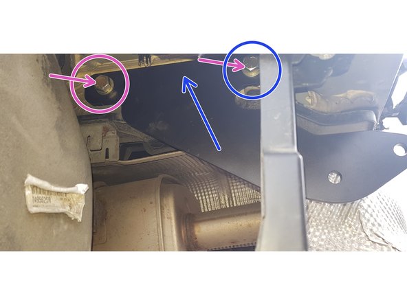 Ajouter la 2nd plaque de renfort extérieur.