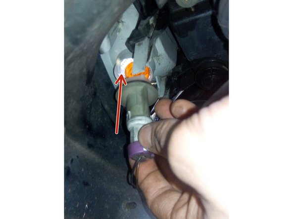 Insérez le support dans le clignotant