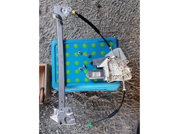 Faire pivoter le mécanisme et le sortir