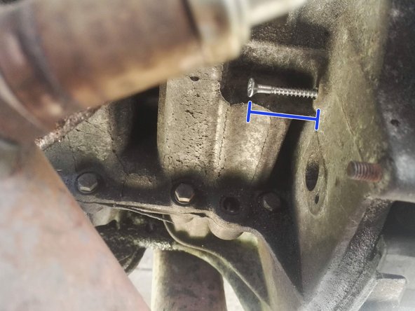 En continuant d'essayer d'enfoncer la pige, faire doucement tourner le moteur jusqu'à ce que la pige s'enfonce et que le moteur se retrouve bloqué