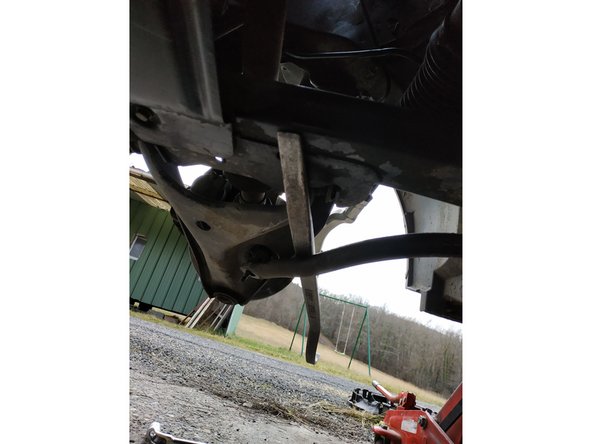 J'utilise ici un démonte-pneu.