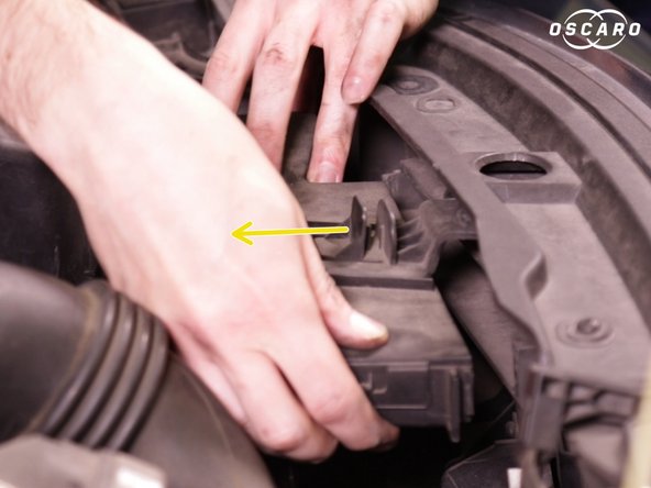 Pincer la languette et retirer la prise d'air