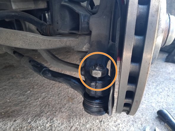 
Screw in the ball joint retaining bolt by hand
