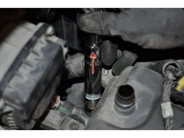 Retirer la bougie enfichée dans la douille à bougie.