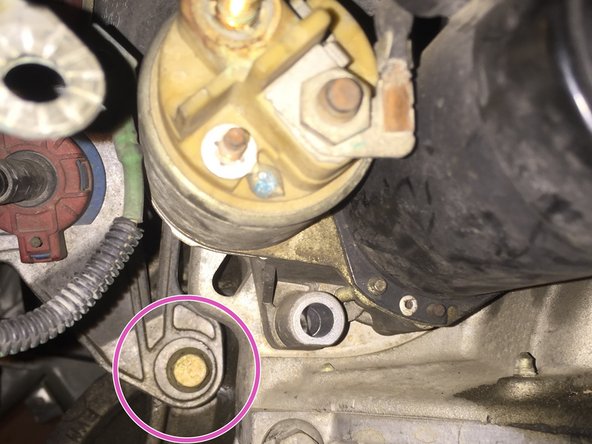 Déposer l'écrou inférieure a laide d'une clé de 13 mm