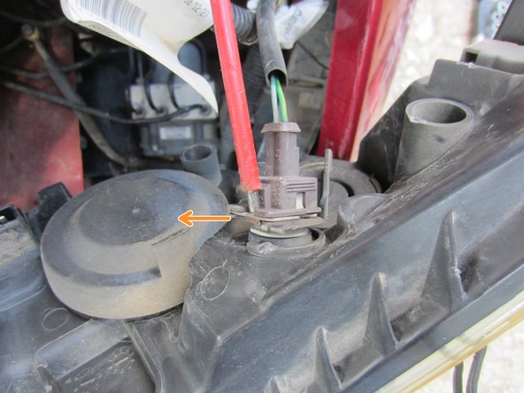 Avec un tournevis extraire la goupille métallique