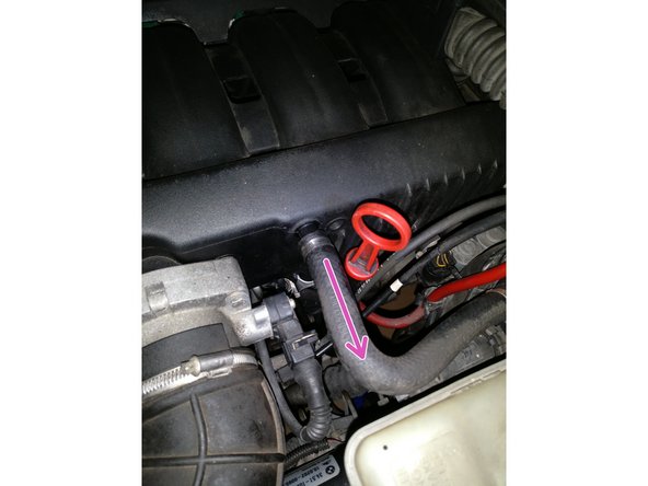 Tirer simplement sur la durite du master vac