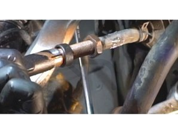 Remettez en place l'anneau de serrage sur l'extrémité de la biellette de direction.