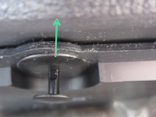 Remonter le fond de la boite a gants.