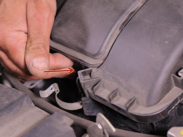 Repositionnez les 4 accroches de la boite à air