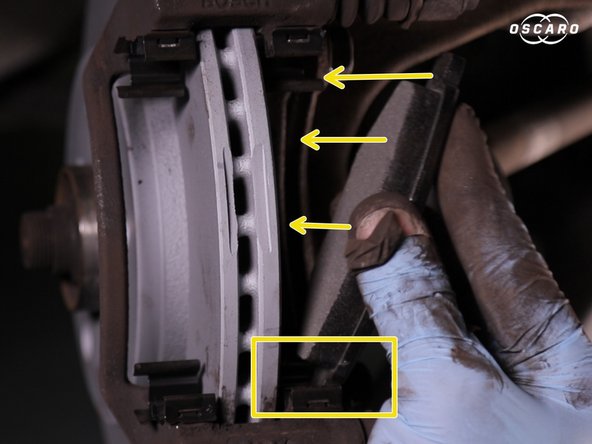 Repositionner les deux nouvelles plaquettes de frein, bien vérifier qu'elles soient bien plaquer contre le disque