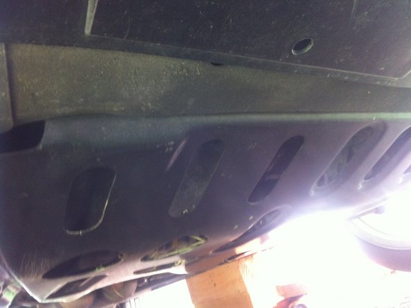 
Replace the crankcase guard under the engine by screwing it back in at the 4 corners.
