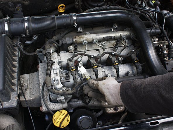 Verrouiller le connecteur avec le clip jaune.