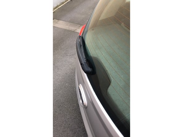 Replacer le bras contre la vitre et verifier la bon fonctionnement