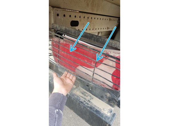 Une fois que la ou les ampoules ont été changer et en ayant vérifié leurs bon fonctionnement.