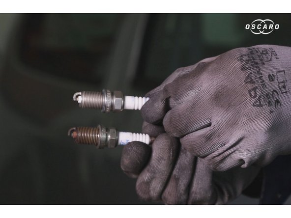 Comparer la nouvelle bougie d'allumage et l'ancienne  (longueur et diamètre du filetage) ainsi que la  forme du type de joint  de la bougie