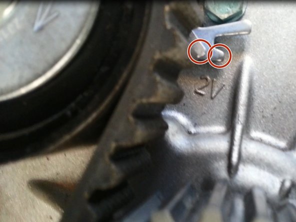 Retirer les piges des arbres à came, effectuer à la main plusieurs tours moteur puis réajuster si besoin la tension de 2 courroies